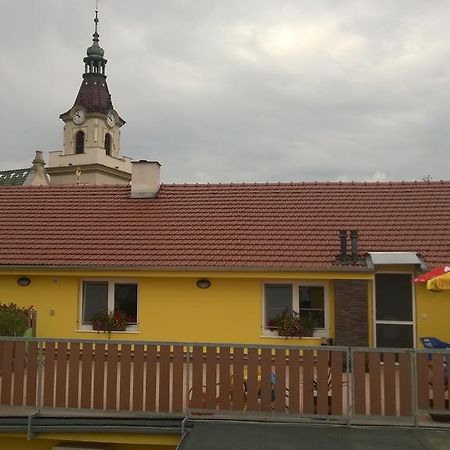 Penzion Toscana Lanzhot Exterior photo